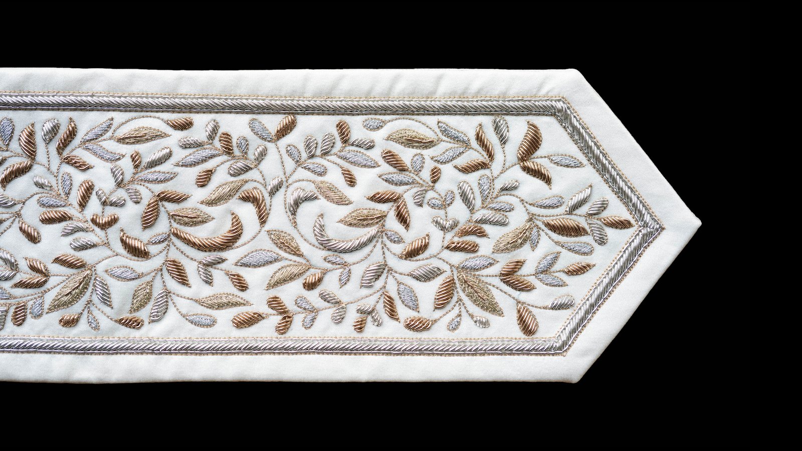 Malhut atarah, hand-embroidered