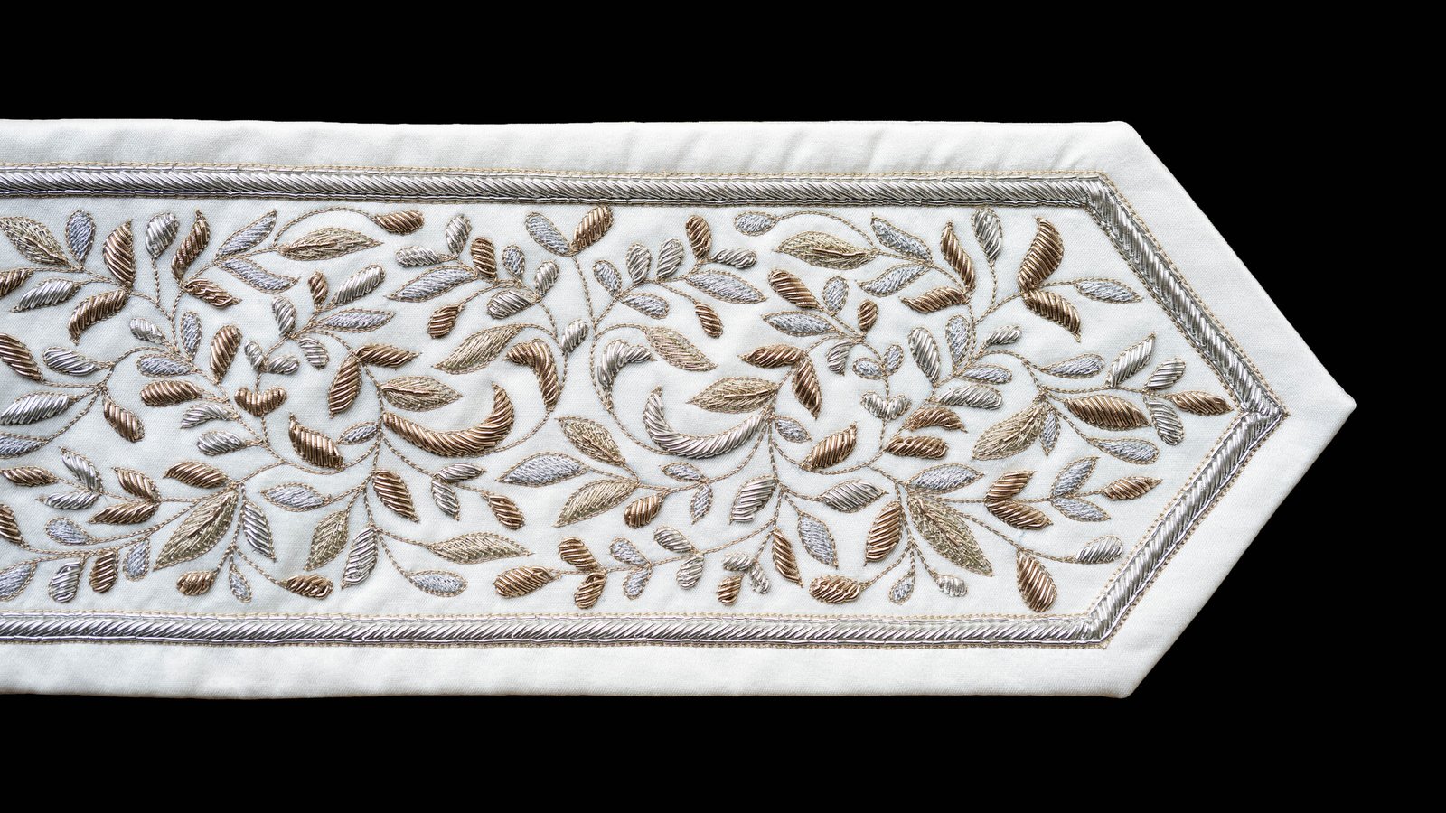 Malkhut atarah, hand-embroidered